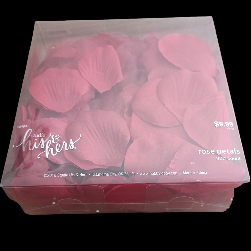 Studio his & hers red rose pedals- artificial